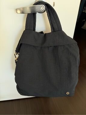 Like new—Lululemon On My Level Bag 19L Black Gold Hardware Tote Crossbody